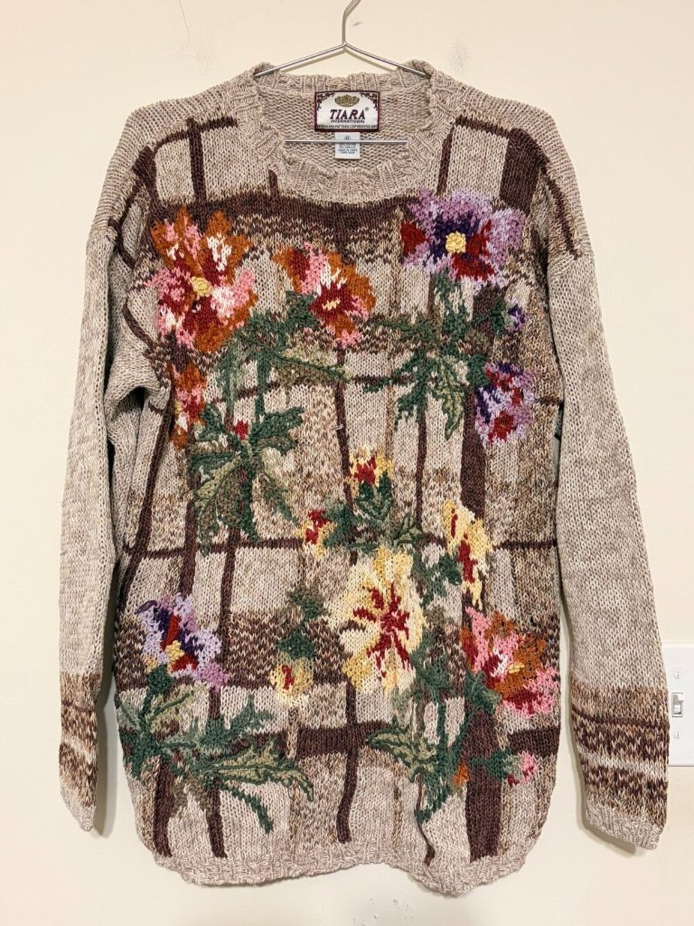 VTG Tiara Beige Floral Jungle Embroidered Fair Isle Sweater Size Medium